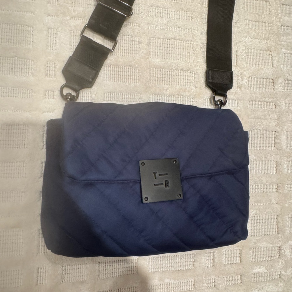 TR navy bag